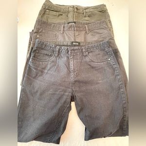 Men’s Lot of 3 Pairs of Size 34 x 32 jeans in GUC.